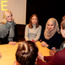 What are the impacts of a series like SKAM addressing difficult topics such as identity issues, sexual assault, bullying and eating disorders? These are questions that the Royal guests wished to discuss and learn more about. Photo: Lise Åserud / NTB scanpix